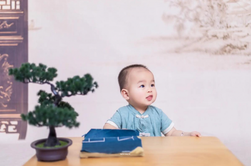 嵊州怀孕肚子中间凹两边凸